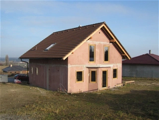 Montovaná hrubá stavba – ideální základ pro stavbu rodinného domu svépomocí