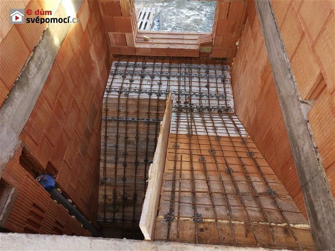 CEMEX: Montáž bednění a betonování schodiště