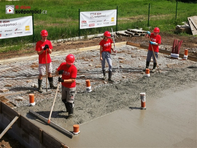 5. stavební týden – Zavážení, šalování a betonování desky