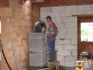 Stavba, rozebrání a opětovná stavba komínu
