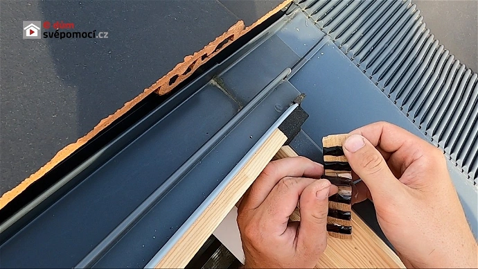 Postup montáže – venkovní rolety na střešní okna VELUX