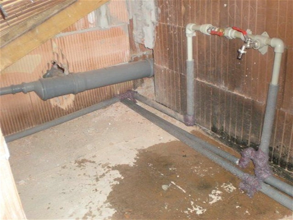 Kanalizace,voda a přívod plynu ke kotli