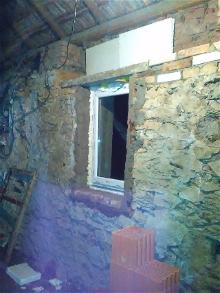 Bez oken a dveří, v domě nebydli! 03/2017