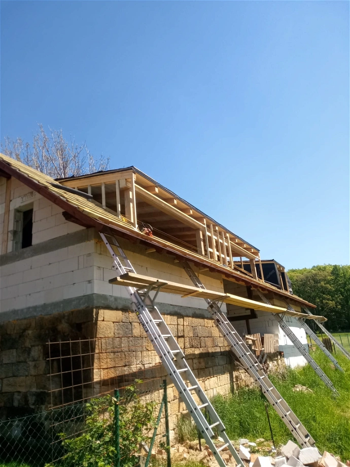 Rekonstrukce chalupy – střecha, pergola - 1. část