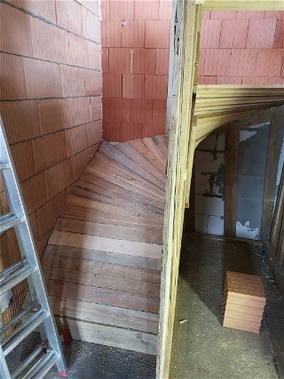 Bednění schodišťové desky