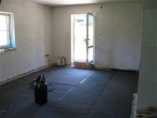 Podlahové topení a betonování podlahy