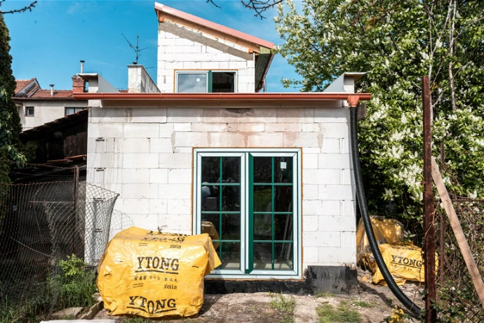 Rekonstrukci starého řadového domu v Brně zvládl mladý pár i díky materiálům Ytong