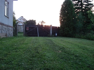 Brána a plot