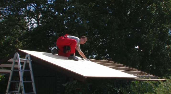 POSTUP: Pokládka střešních šindelů na zahradní domek, pergolu i garáž