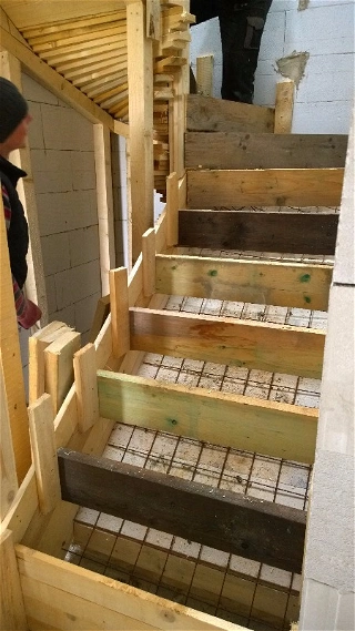 Příčky a schodiště