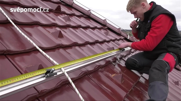 FVE na klíč – Usazování panelů FVE na střechu