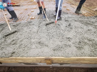 Ukládání a rovnání betonu – betonování desky