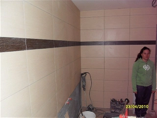 Obklady v koupelně + dlažba v celém baráku