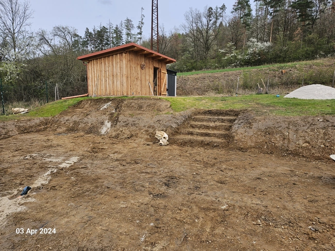 Schody na zahradě z betonových bloků a palisád -> část 37.