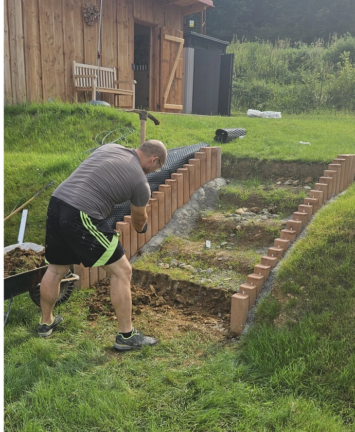 Schody na zahradě z betonových bloků a palisád -> část 37.