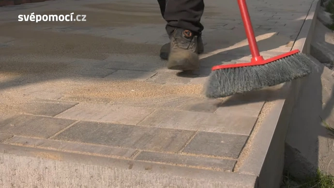 Venkovní dlažba – Část 2.: Pokládka dlažby na terasu a chodníky kolem domu