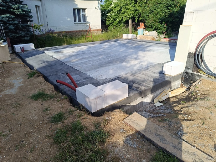 Vyzdění garáže, překlady a věnec