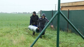 Oplocení pozemku – Osazení podhrabových desek, napnutí pletiva, instalace branky a součet celkových nákladů