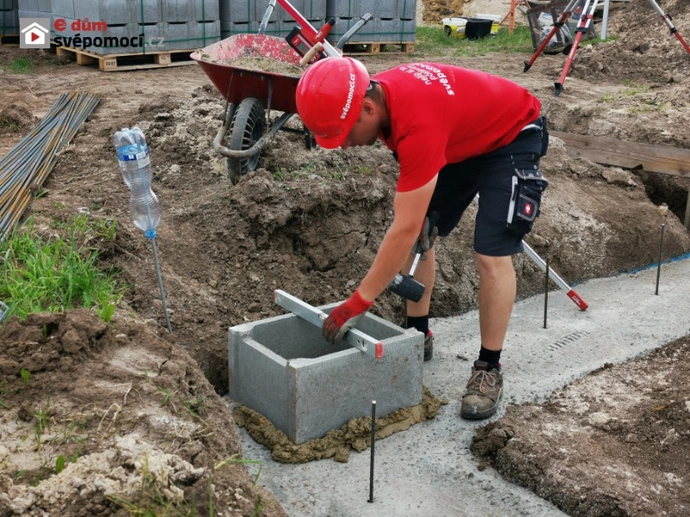 Zakládání, armování a betonování ztraceného bednění