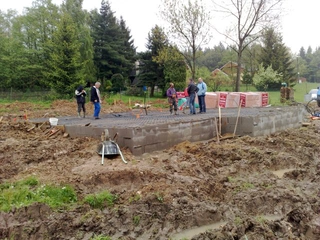 Betonování základové desky 12x13m