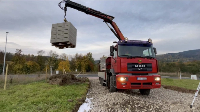 První várka materiálu