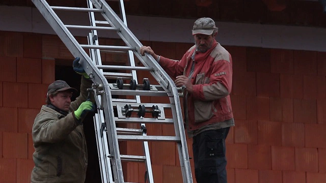 Pokládka střešní krytiny TONDACH STODO 12