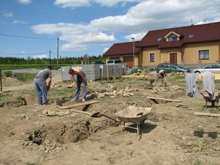 Betonování základových pásů