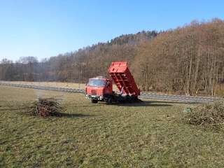 Bagrování, zemnící pásek a betonování základů