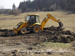 Kopání a betonování základových pásů