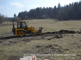 Kopání a betonování základových pásů