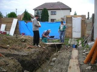 Základové pásy, bednění, deska