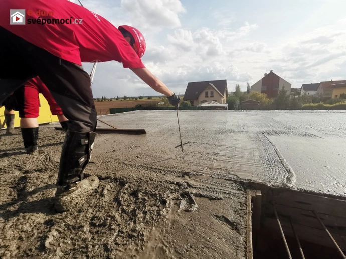 18. stavební týden – Usazování překladů, bednění, betonování stropu