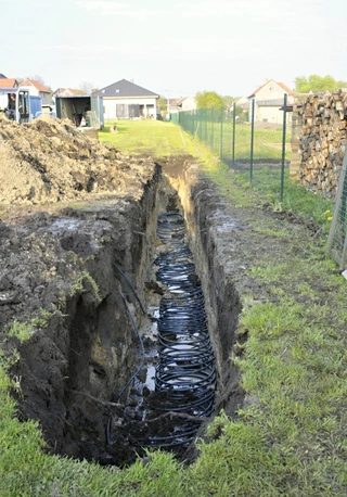 Položení zemních kolektorů pro kapilární vytápění