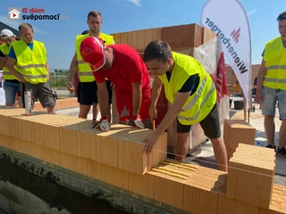 1. Workshop – Zakládání broušeného zdiva Porotherm a zdění na pěnu Dryfix