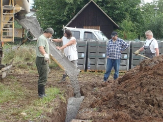 Betonování základových pásů, ztracené bednění