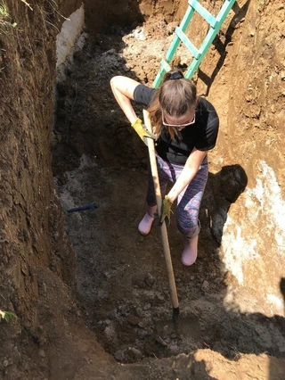 Přípojka na vodu a revizní šachty - provizorní elektřina část 4.