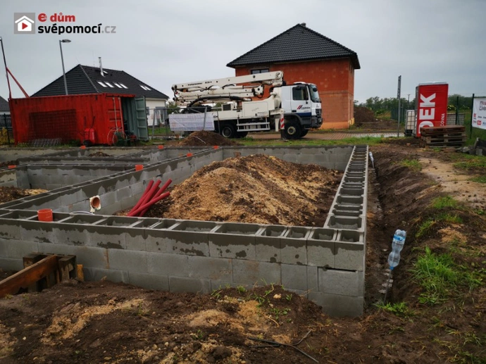 3. stavební týden - Ztracené bednění a rozvody kanalizace