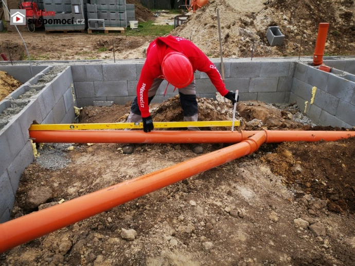 3. stavební týden - Ztracené bednění a rozvody kanalizace