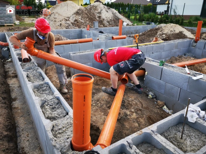 3. stavební týden - Ztracené bednění a rozvody kanalizace