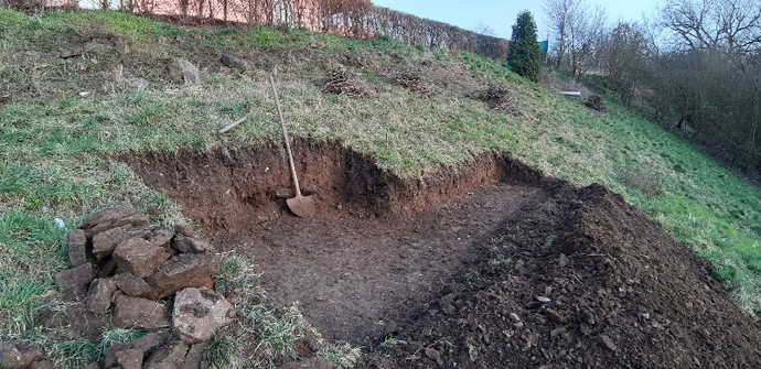 Stavba ve svahu, část II. - oplocení, stavební bouda a ouřední šiml