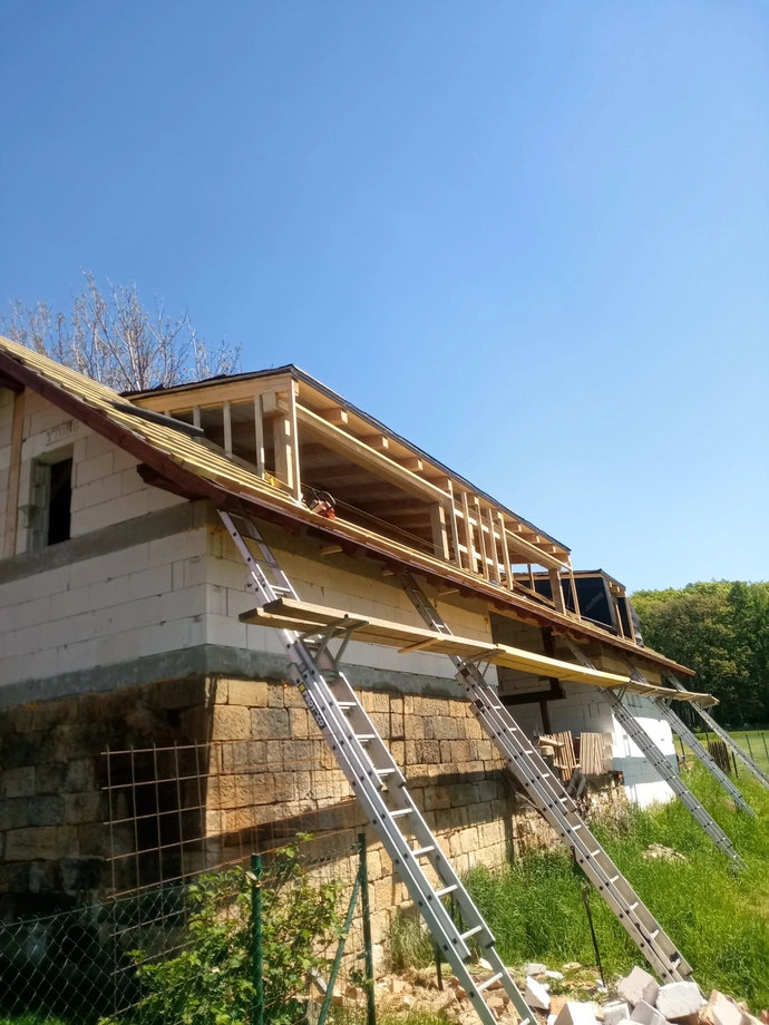 Rekonstrukce chalupy – střecha, pergola - 1. část