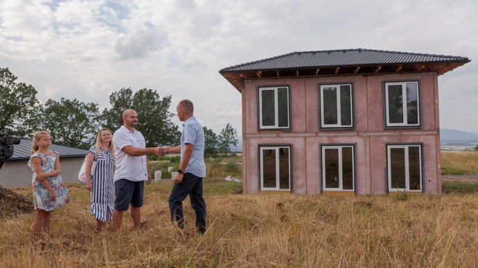 Hrubá stavba do 2 dnů, dům k dokončení do 2 měsíců