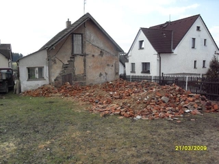 Vyváženi stavební sutě z demolice a kopáni pařezů