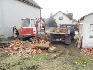 Vyváženi stavební sutě z demolice a kopáni pařezů