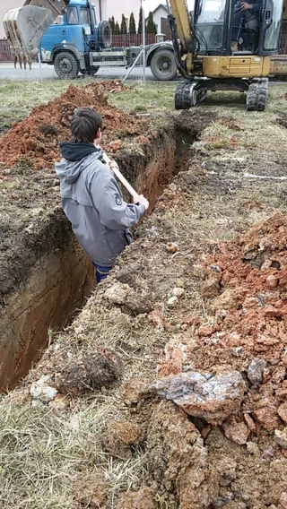 Výkopy a zalití pásů