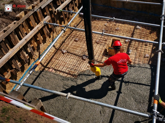 Venkovní sklep pod zahradní domek