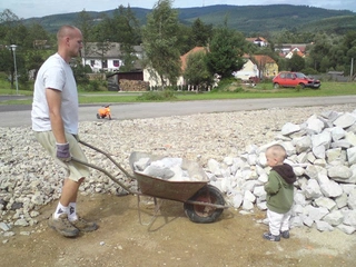 Příprava a betonování základových pásů