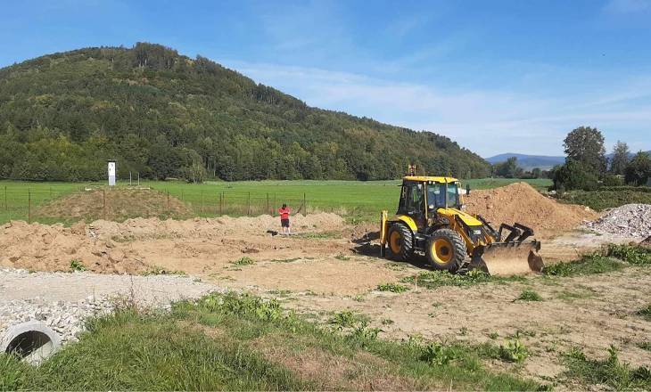 Uzemnění, prostupy a betonování základů