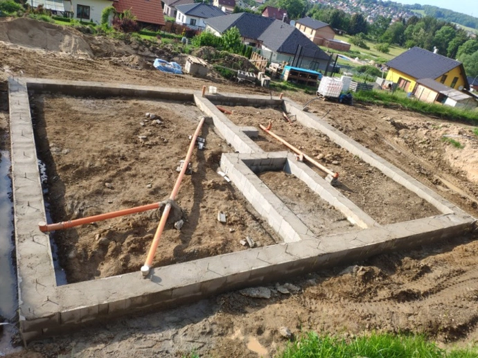 Pasy a podkladní beton aneb uřknutí na počkání