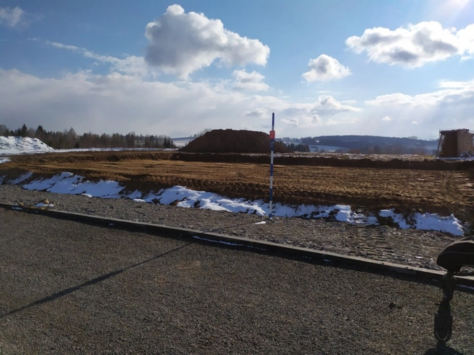 Srovnání pozemku pod RD a výkop základové spáry